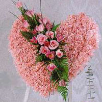 kalp pano karankil ve güller   Amasya internetten çiçek siparişi 