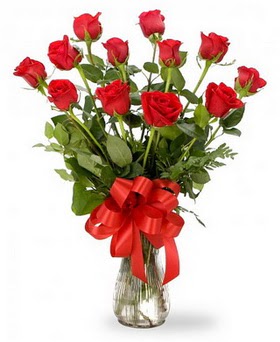  Amasya çiçek , çiçekçi , çiçekçilik  12 adet kırmızı güllerden vazo tanzimi
