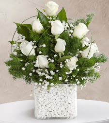 9 beyaz gül vazosu  Amasya çiçek satışı 