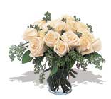 11 adet beyaz gül vazoda  Amasya İnternetten çiçek siparişi 